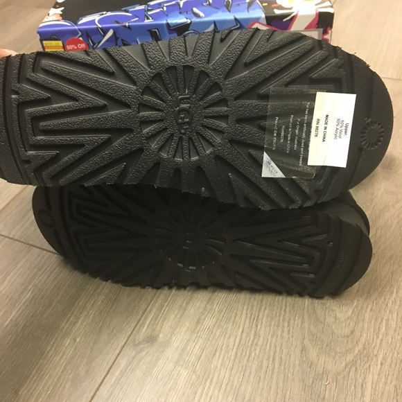 UGG | Black Crochet Boots With Flower Appliqués 7 - Picture 7 of 8